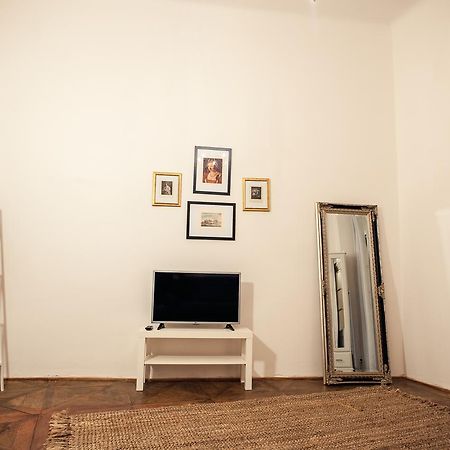 Apartment Astronomical Clock Prag Exteriör bild